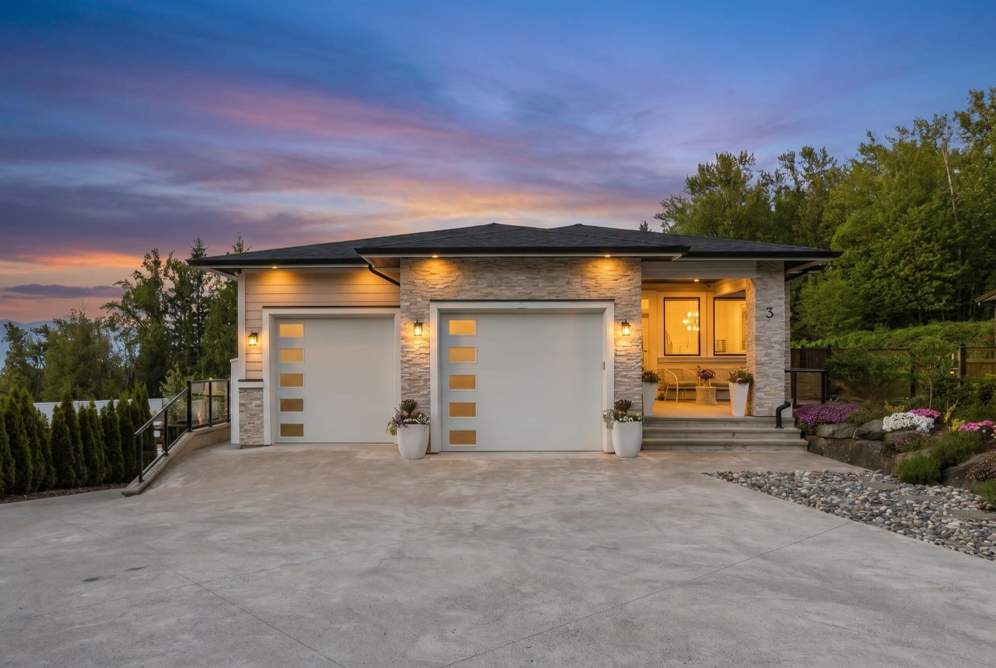 3 8295 NIXON ROAD, R3120787, BC,