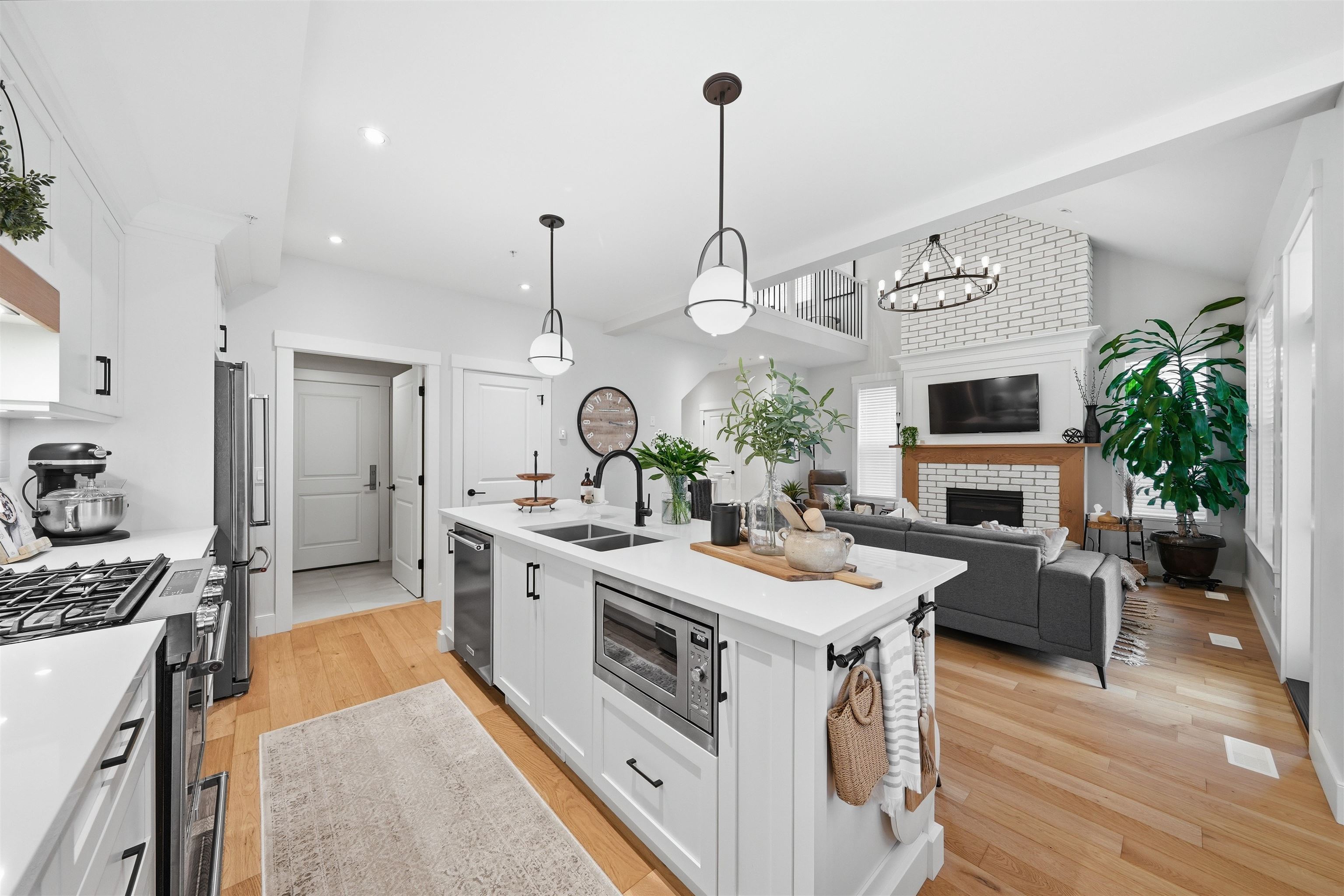 8 21858 47B AVENUE, R3120833, BC,
