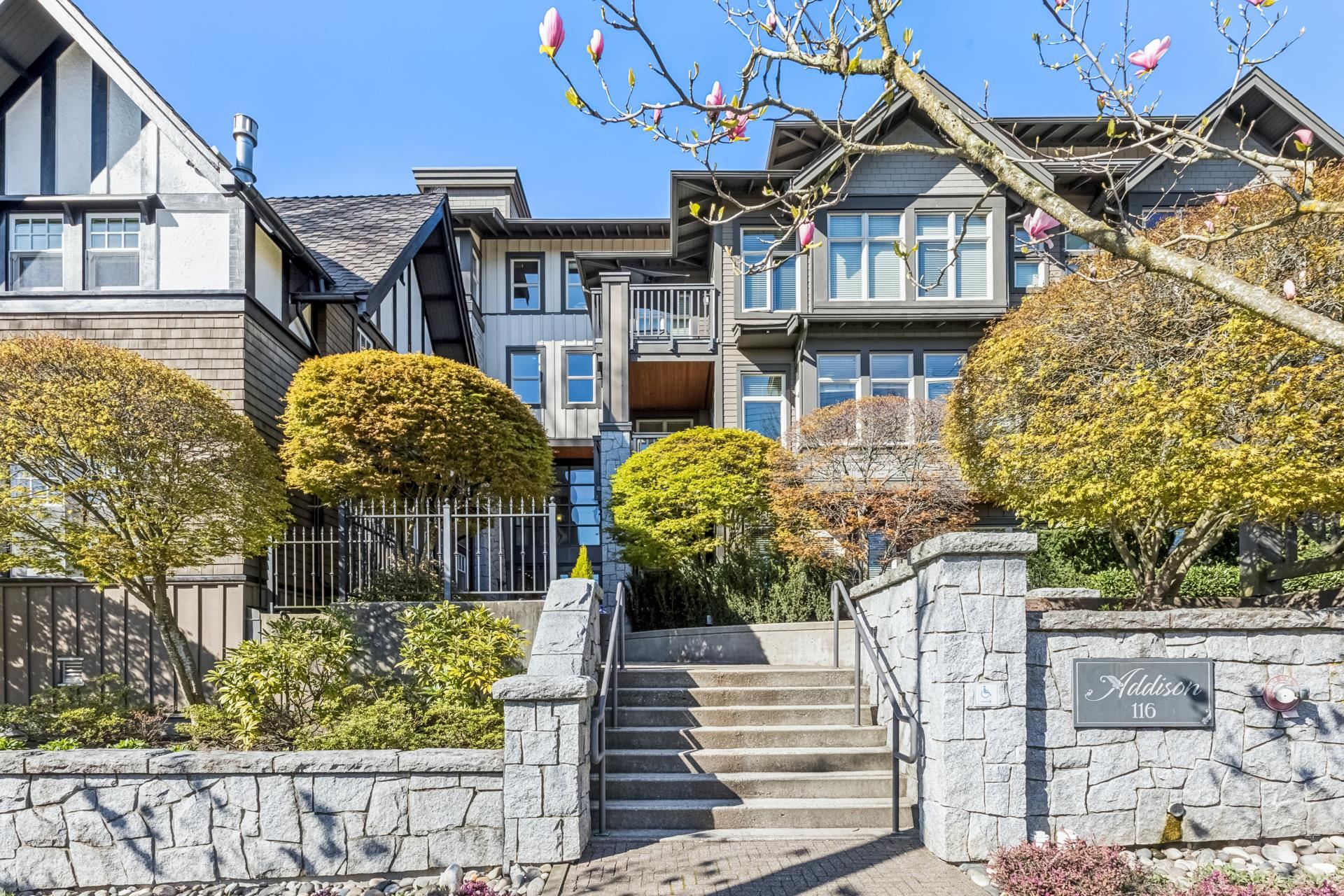 303 116 23RD STREET, R3120941, BC,