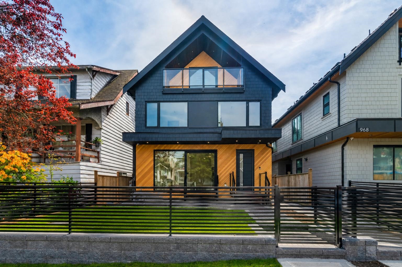 1 950 W 17TH, R3121167, BC,
