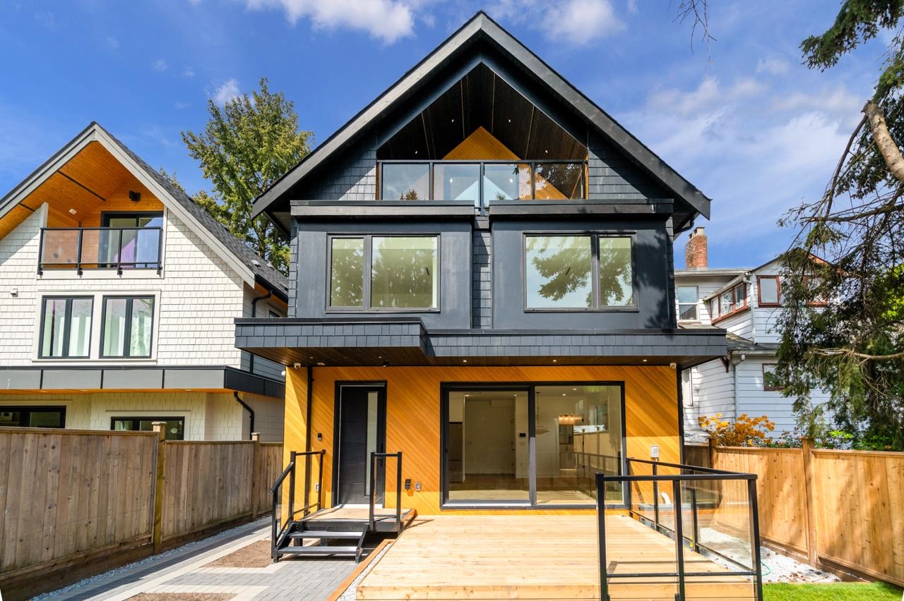 2 950 17TH AVE, R3121171, BC,