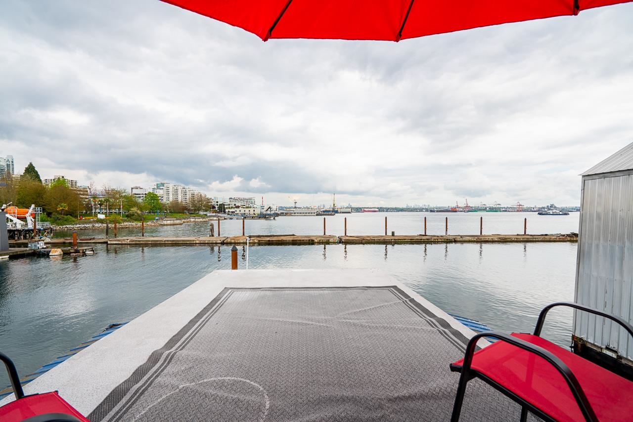 A24 415 ESPLANADE, R3121174, BC,