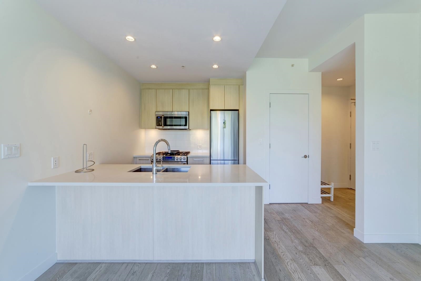 1xx 9060 UNIVERSITY CRESCENT, R3121238, BC,
