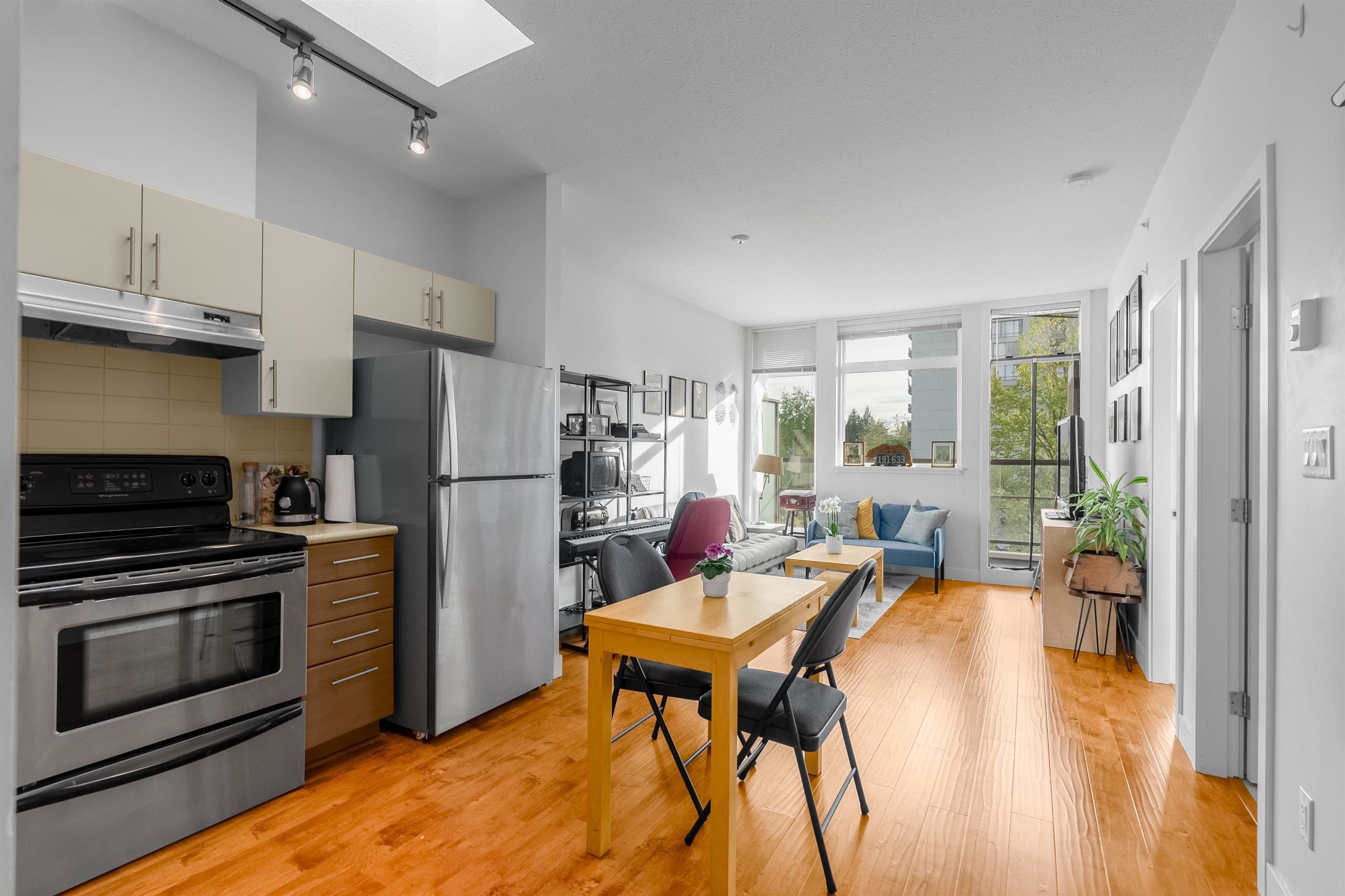 4xx 5692 KINGS ROAD, R3121249, BC,