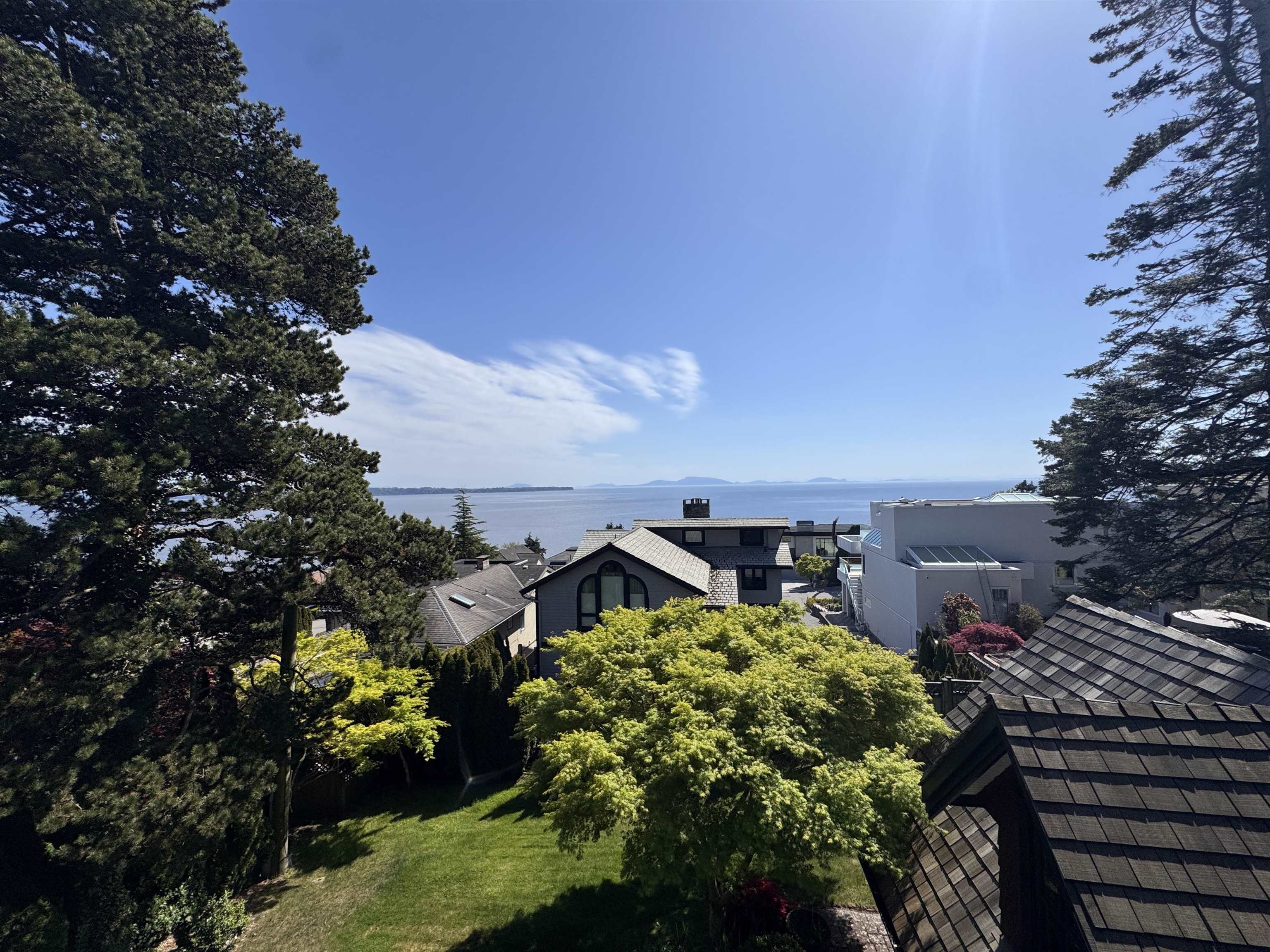13136 MARINE DRIVE, Surrey BC V4A 1E7, R3122006, BC,