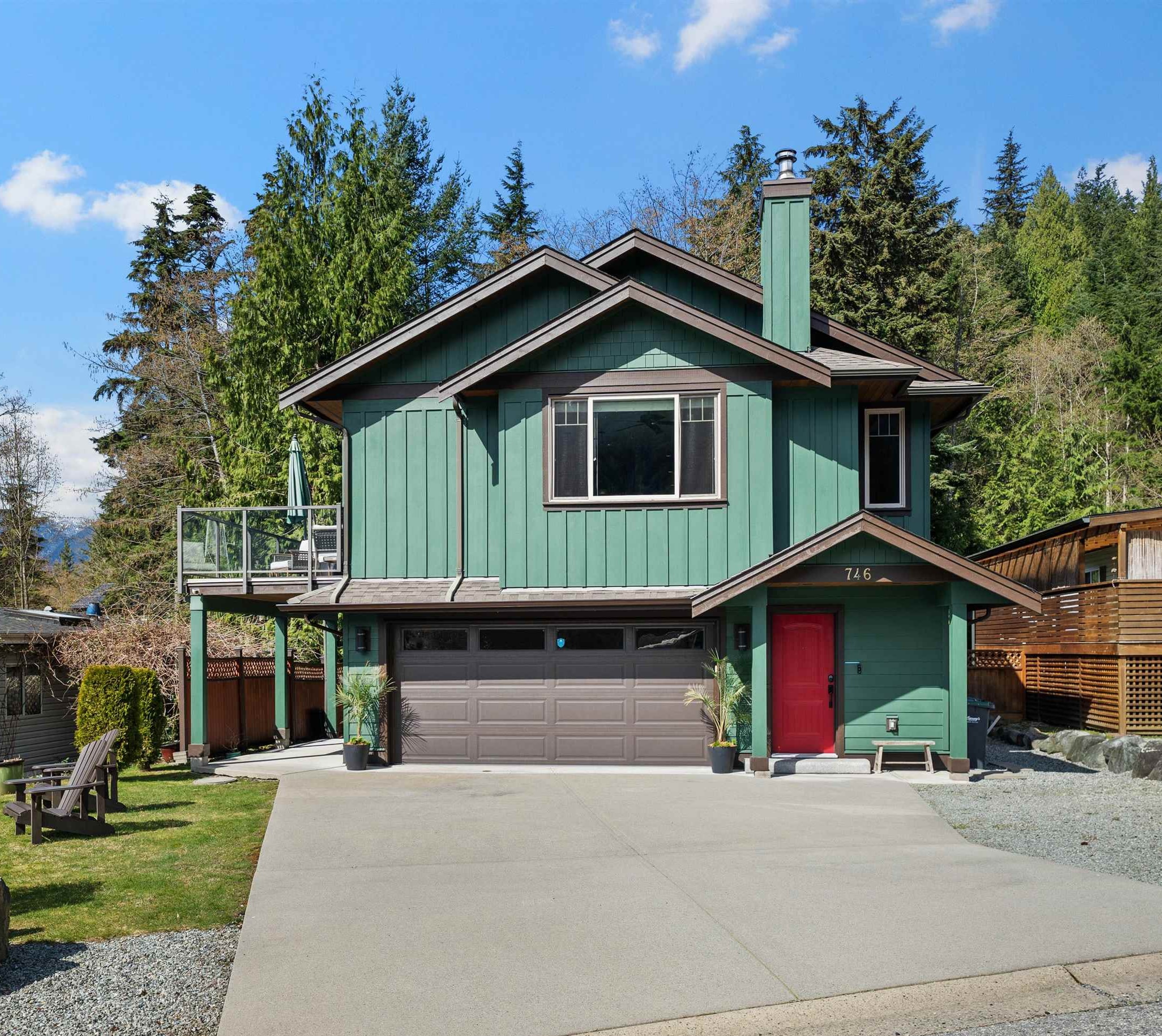 MLS® listing #R3122490 for sale located at 746 UPPER CRESCENT, Squamish BC V8B 1J2