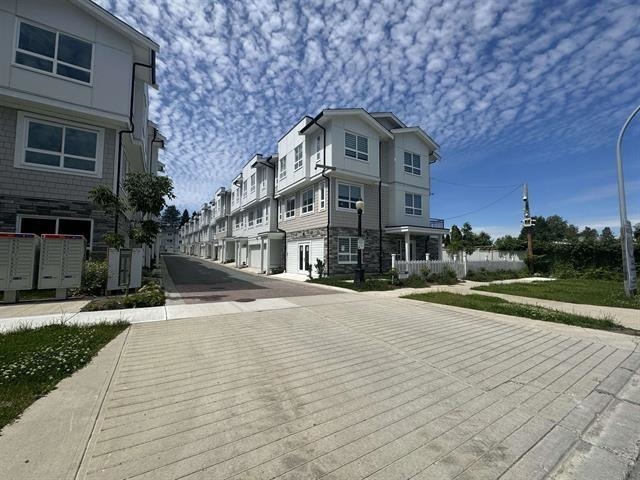 32 8181 135A STREET, R3122836, BC,