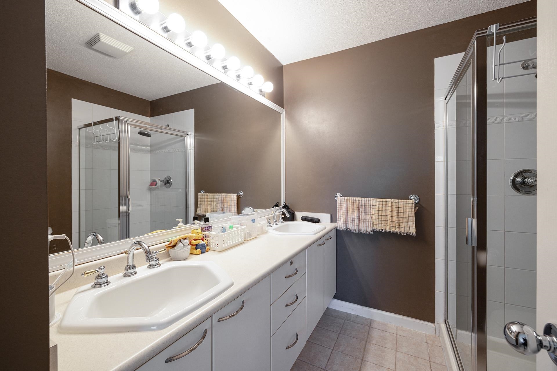 28 3711 ROBSON COURT, R3122852, BC,