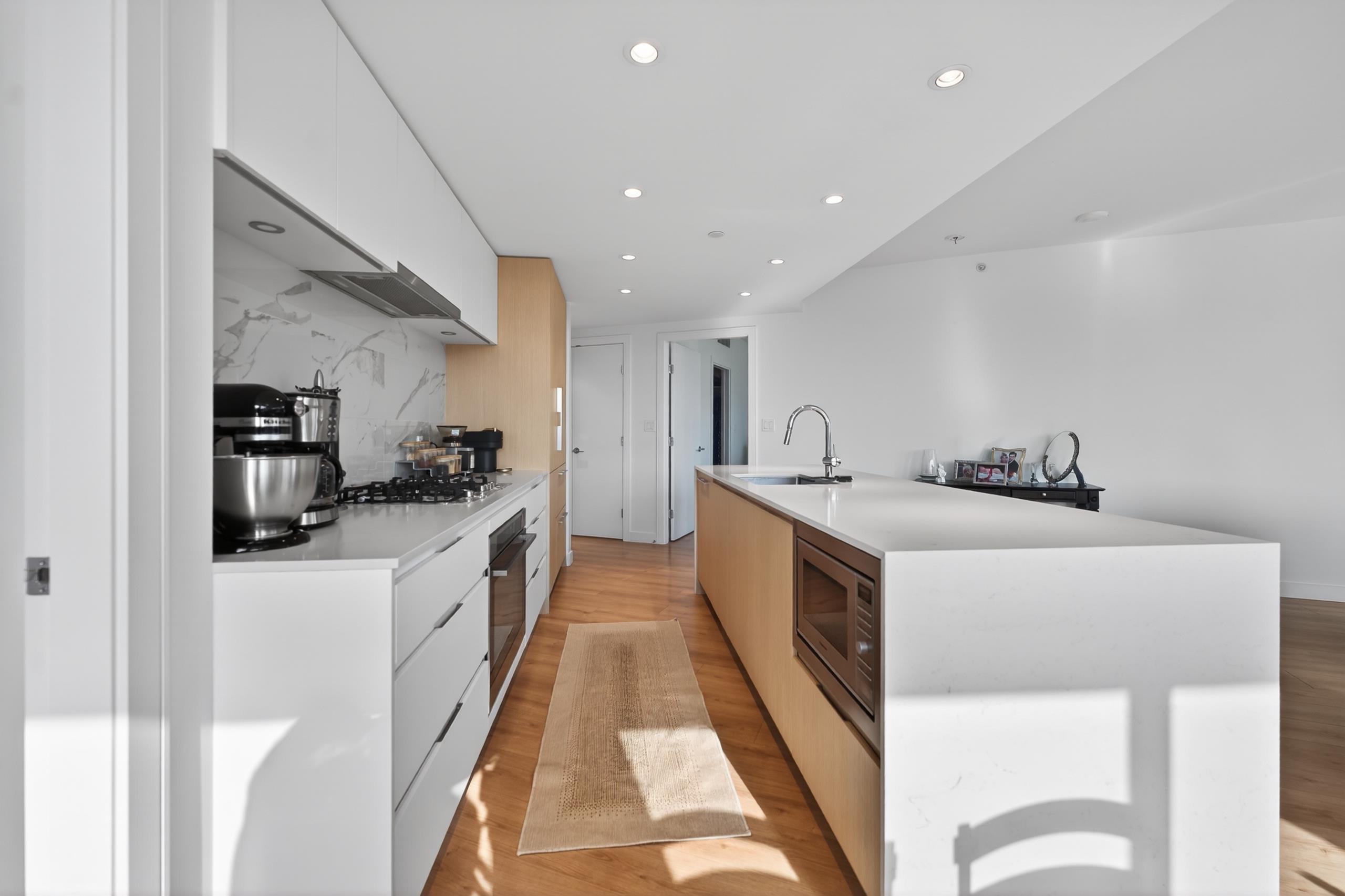 807 1500 FERN STREET, R3123077, BC,