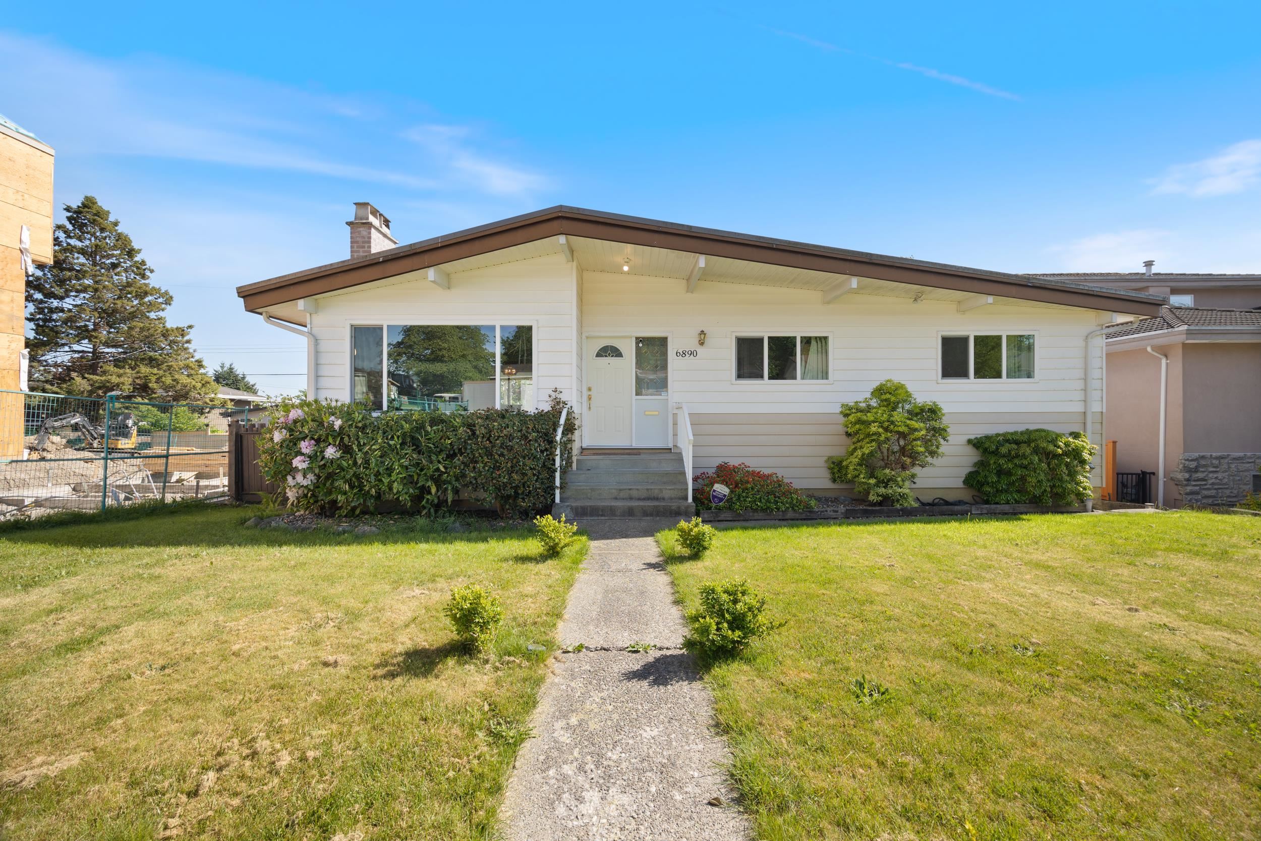 6890 HYCREST DRIVE, Burnaby BC V5B 2X2, R3123178, BC,