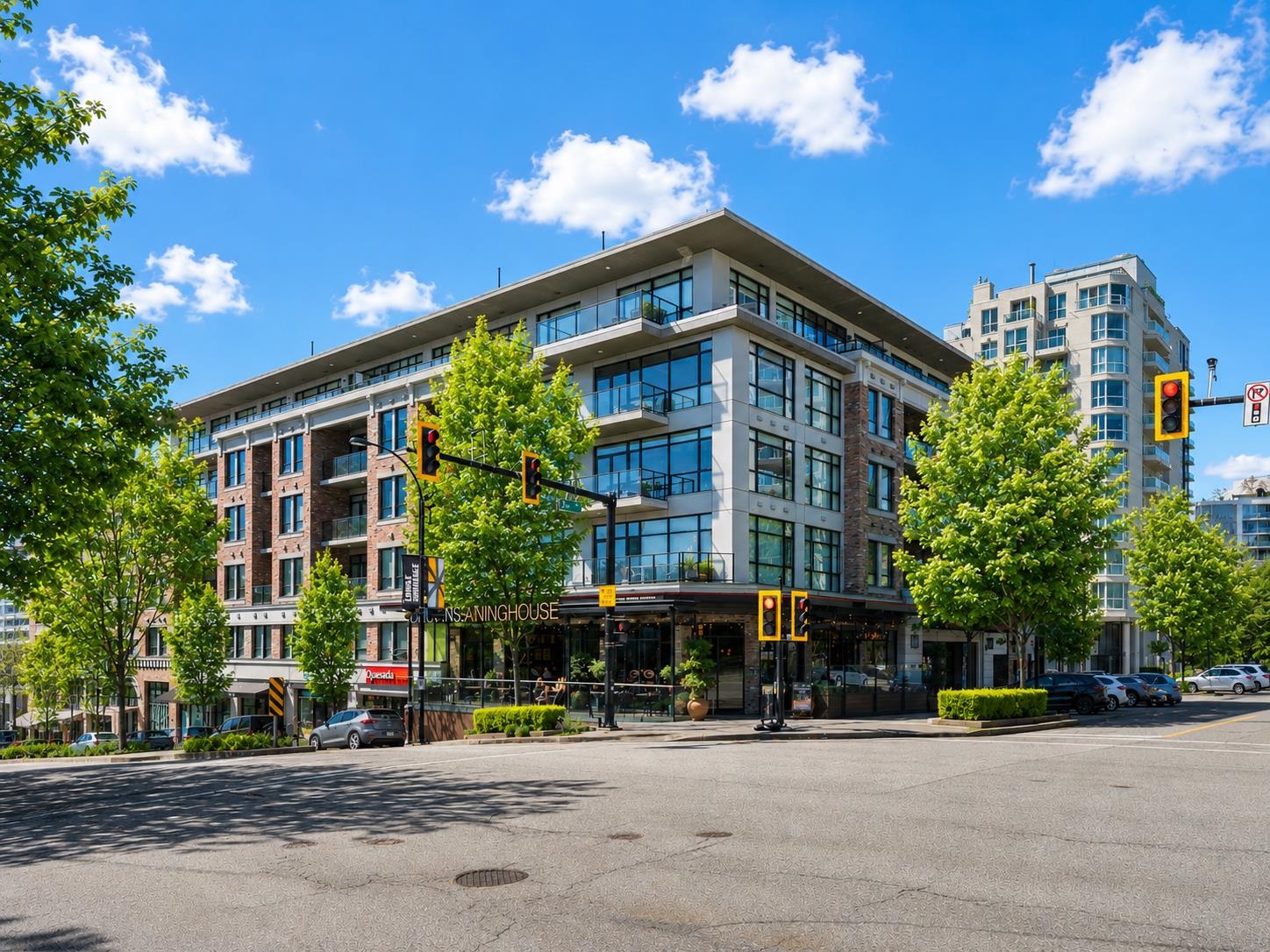 305 105 2ND STREET, R3123440, BC,