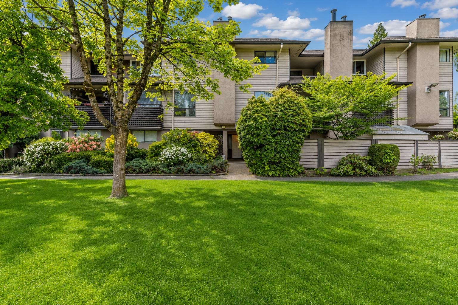 10582 HOLLY PARK LANE, Surrey BC V3R 6X9, R3123665, BC,