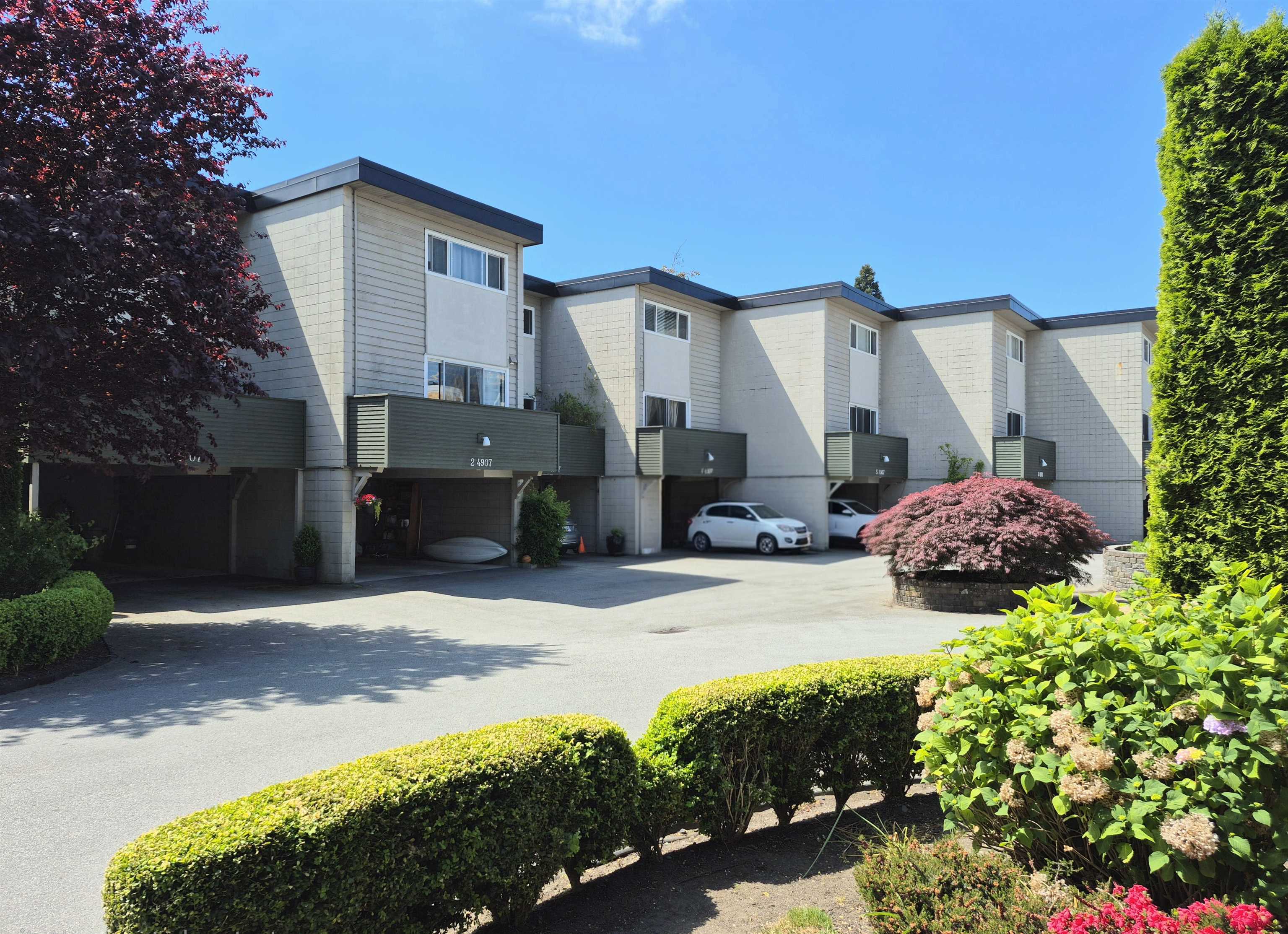 4 4907 57A STREET, R3123982, BC,