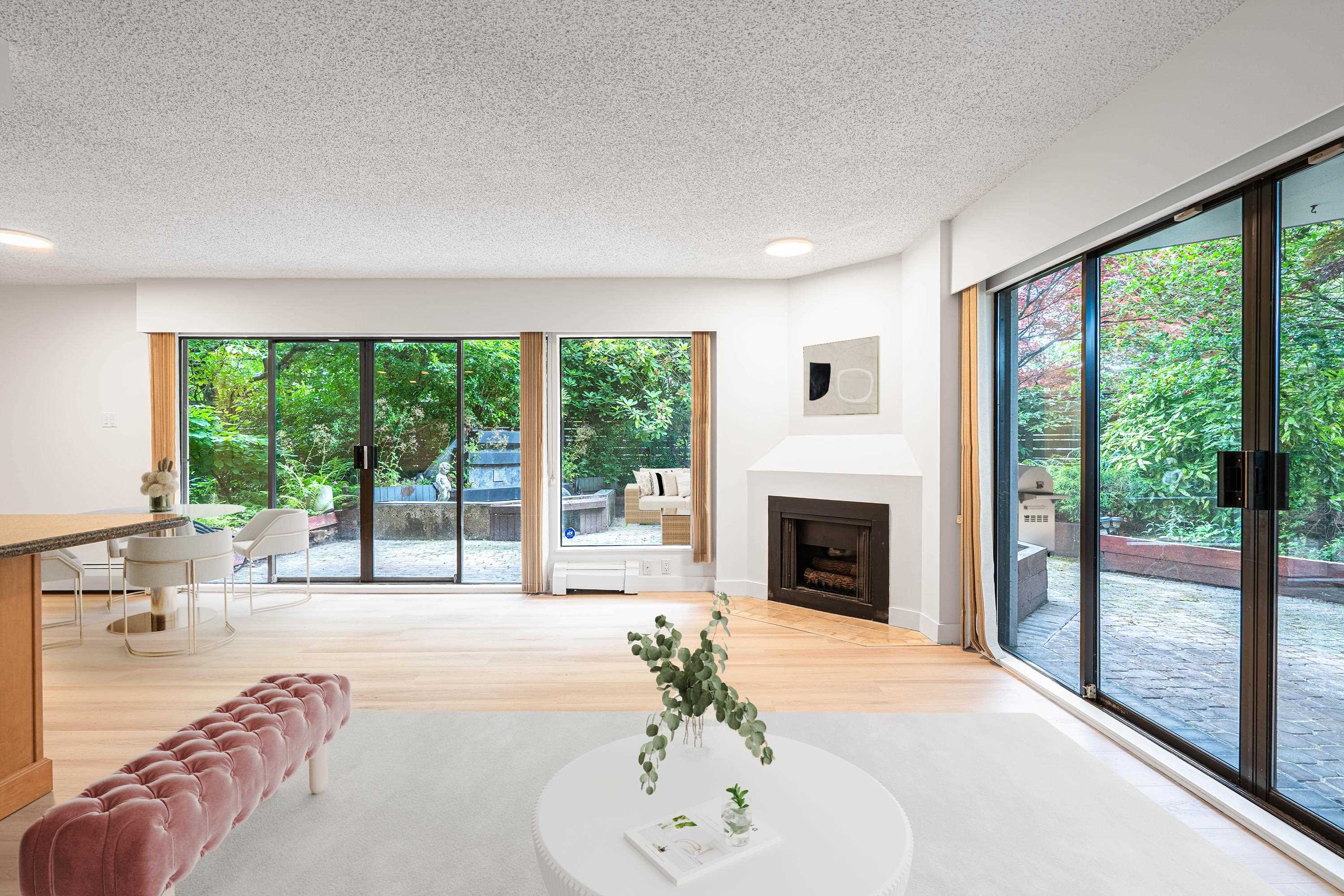 102 747 17TH STREET, R3124225, BC,