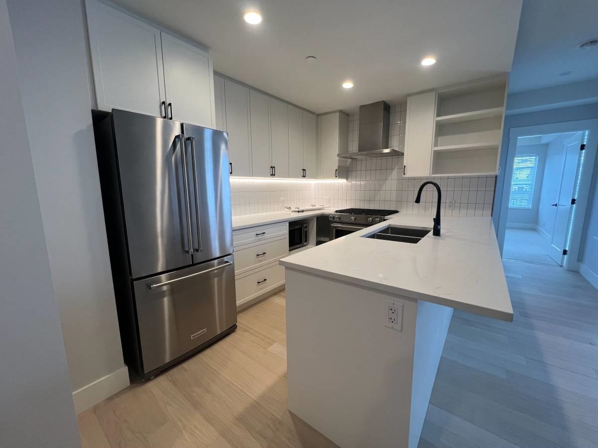 212 22226 BROWN AVE, R3124247, BC,