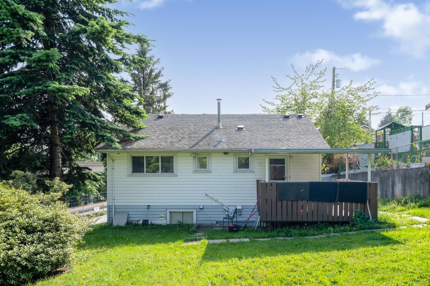 525 SIXTEENTH STREET, New Westminster BC V3M 4R4, R3124302, BC,