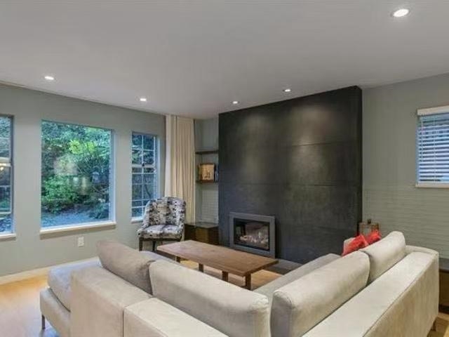 Main 4533 W 16TH AVE, Vancouver BC V6R 3E8, R3124498, BC,