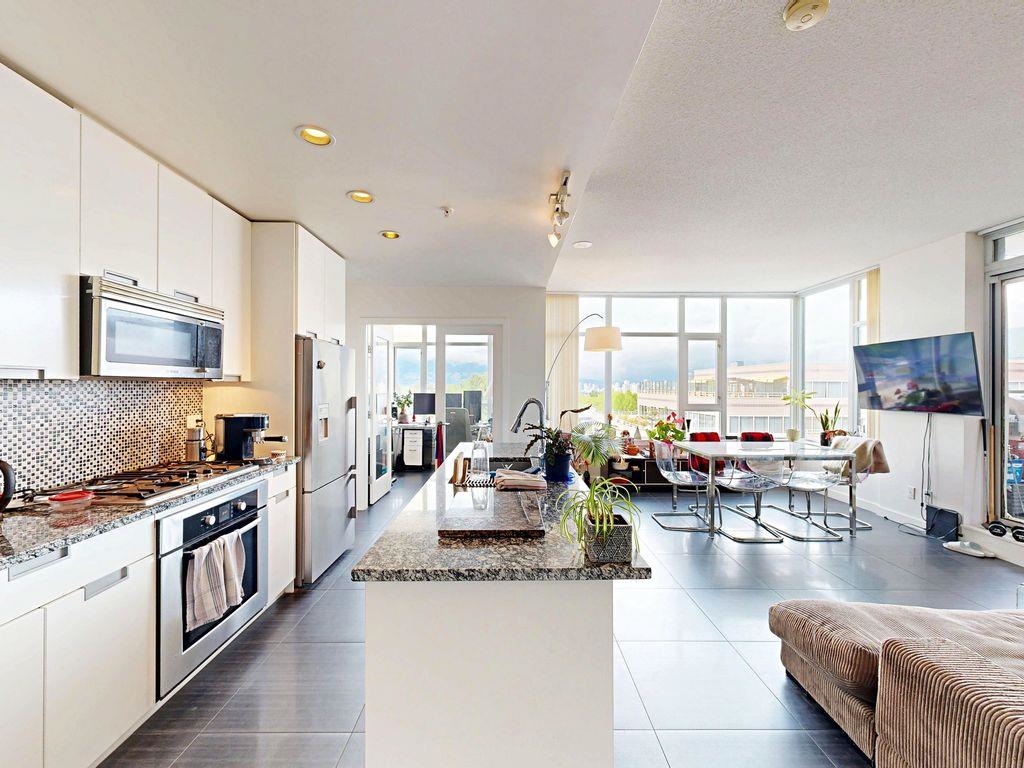 865 2080 BROADWAY, R3124768, BC,
