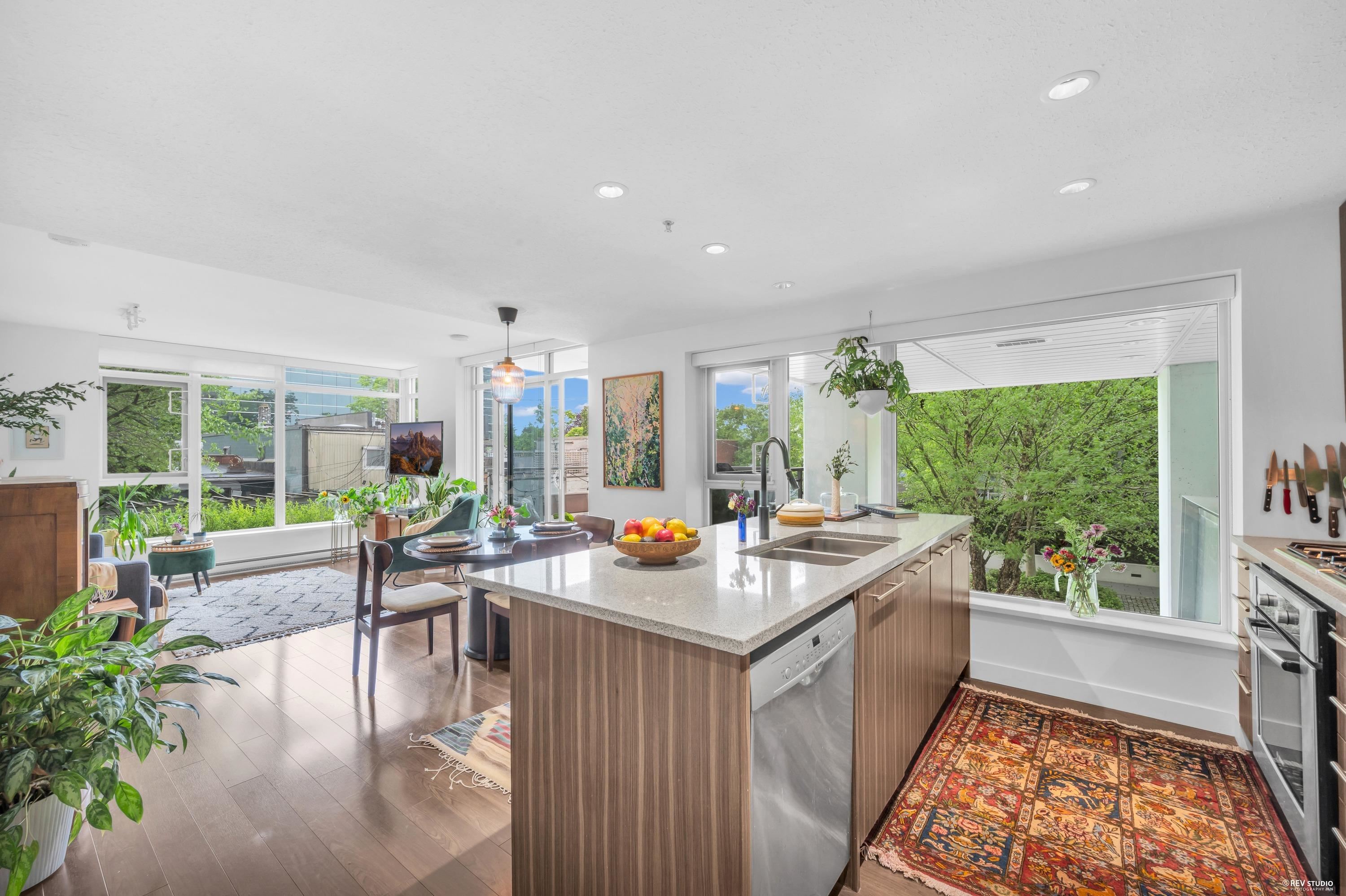 201 608 BELMONT STREET, R3125311, BC,