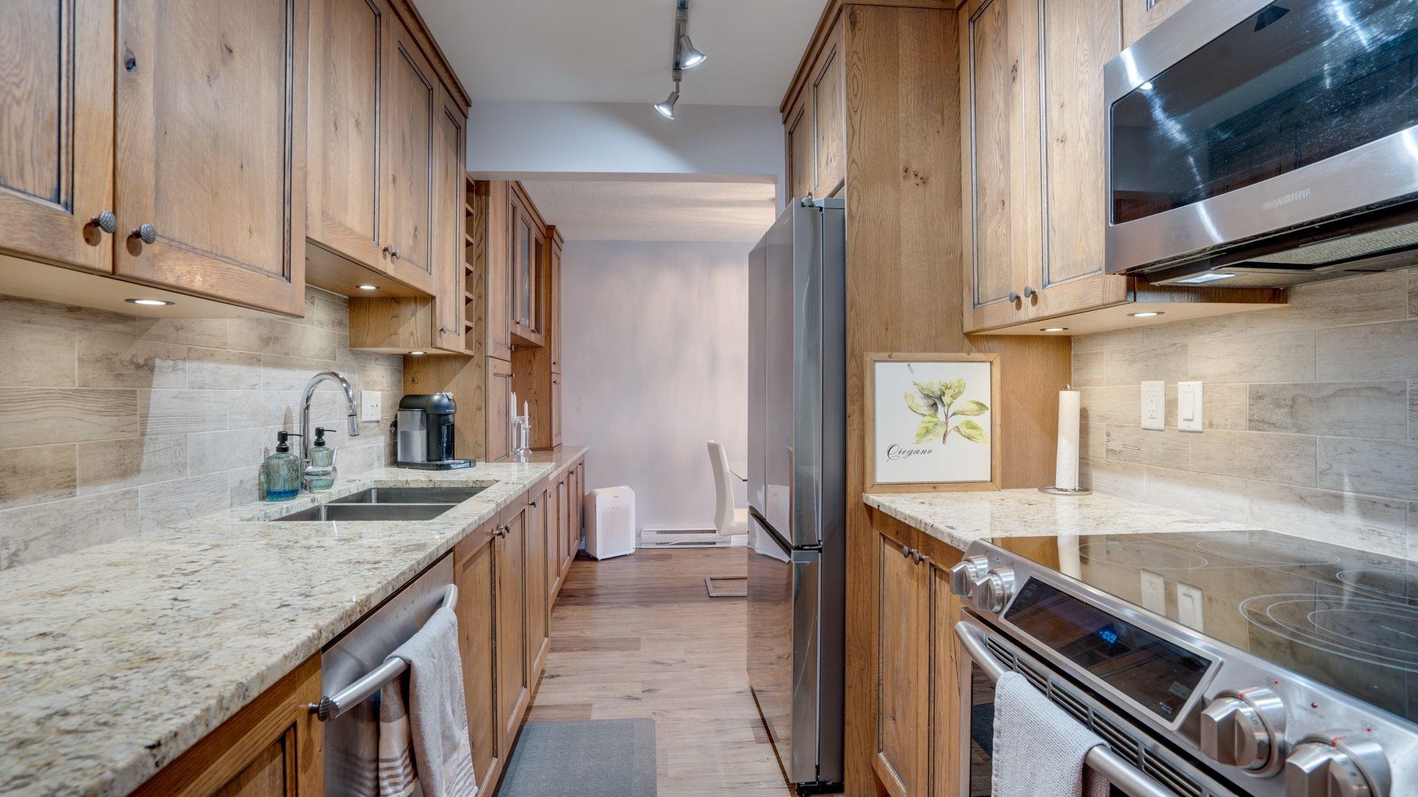 222 575 SUTHERLAND AVENUE, R3125550, BC,