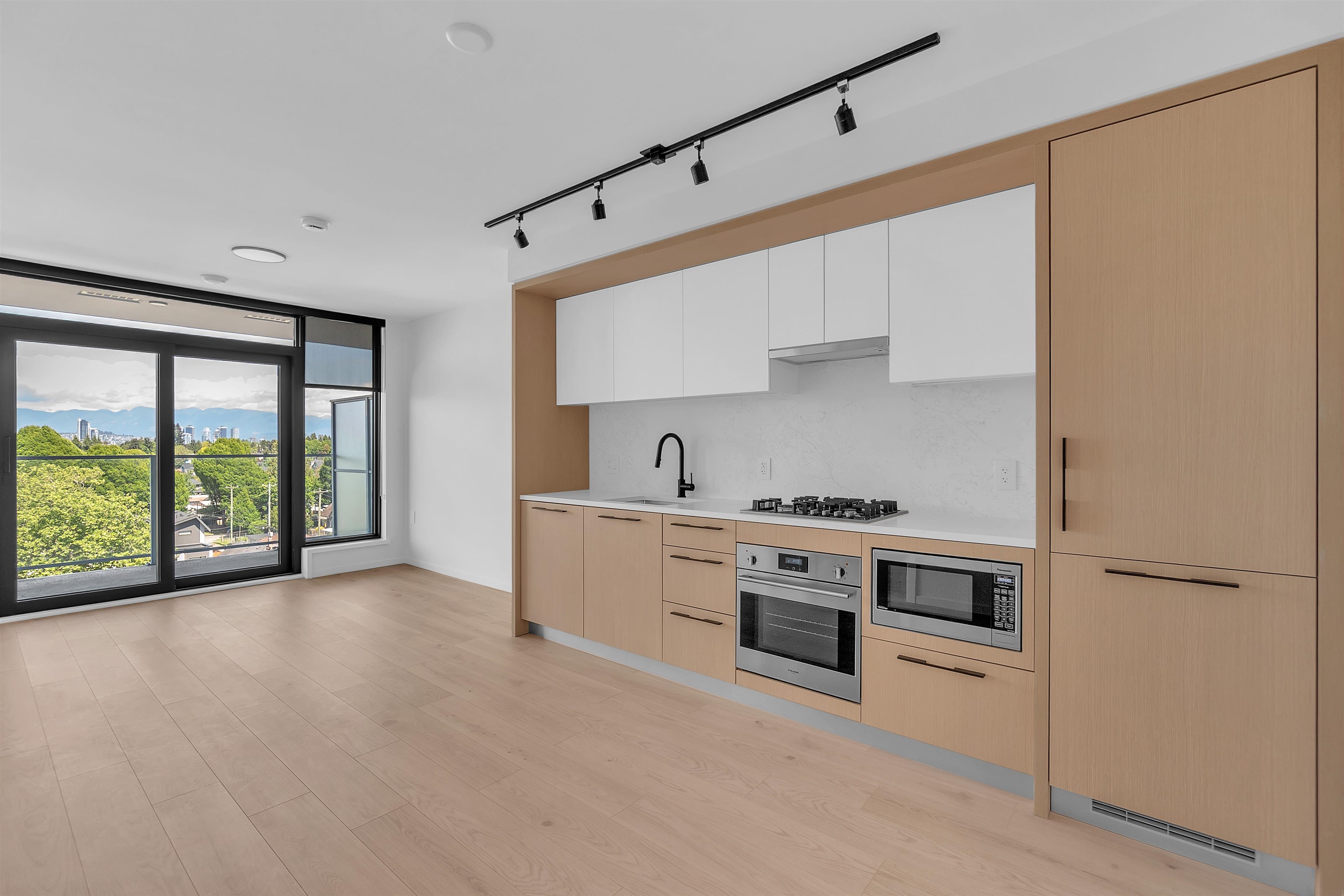 7XX 2729 KINGSWAY, R3125688, BC,