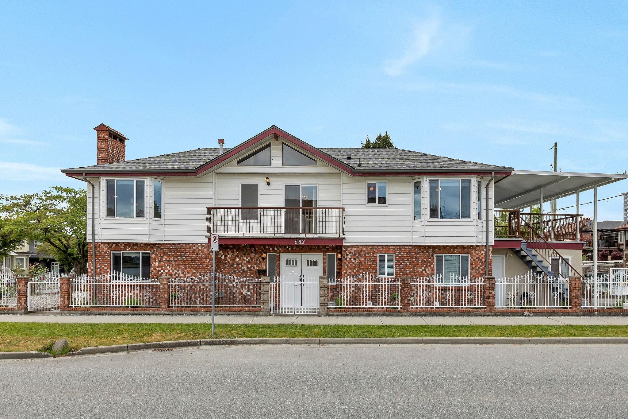 683 GILMORE AVENUE, Burnaby BC V5C 5W6, R3126493, BC,