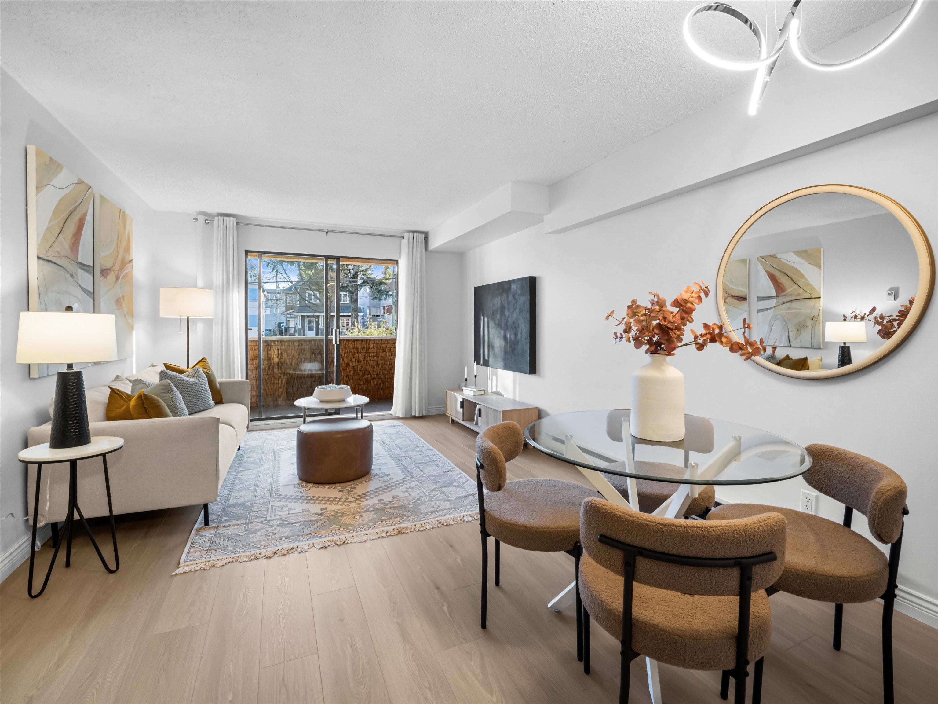 313 975 BROADWAY, R3126617, BC,