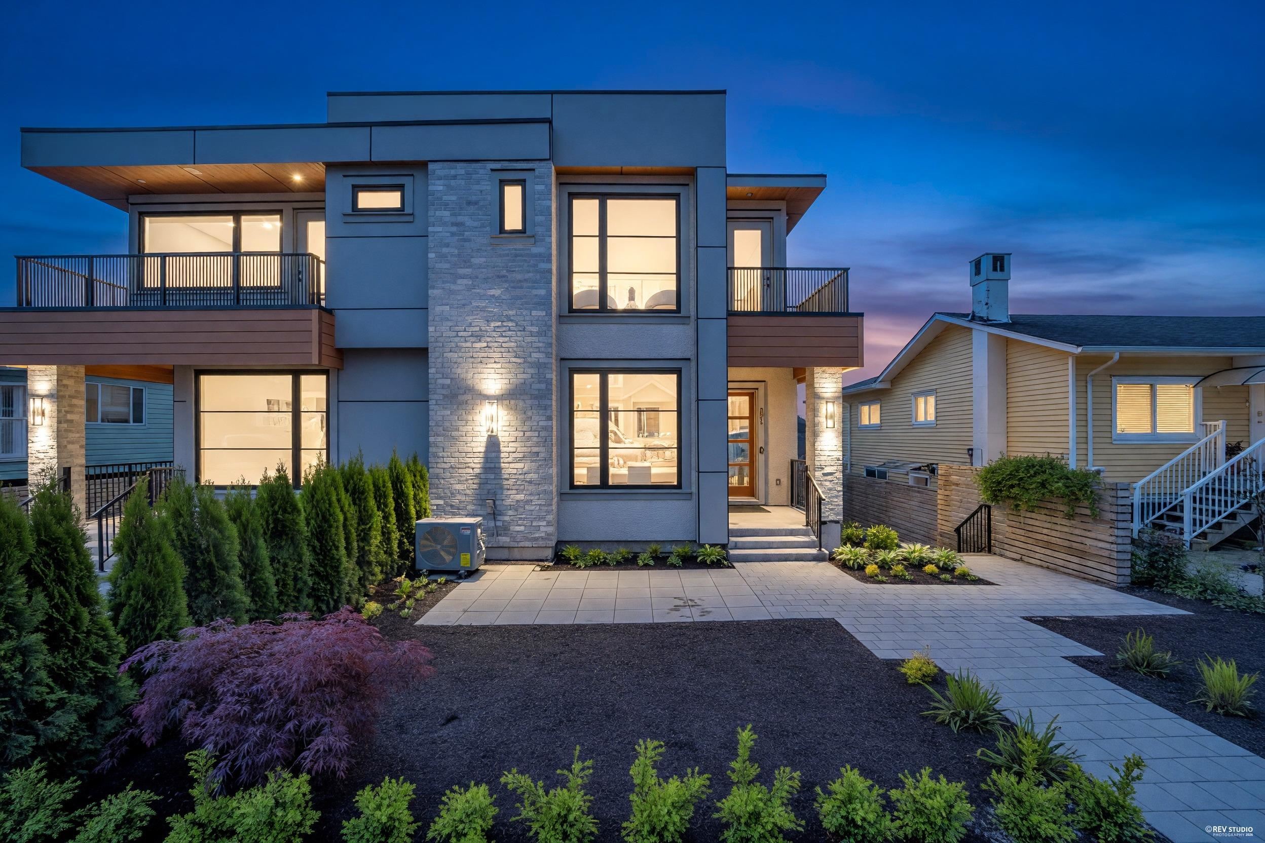 101-946 DANSEY AVENUE, Coquitlam BC V3K 3G7, R3126705, BC,