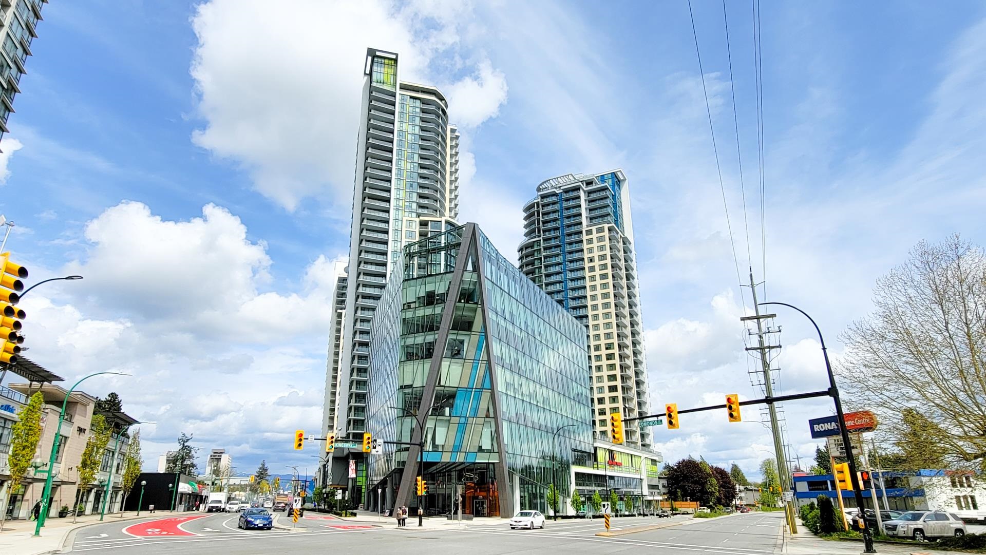 901 7388 KINGSWAY, R3126824, BC,