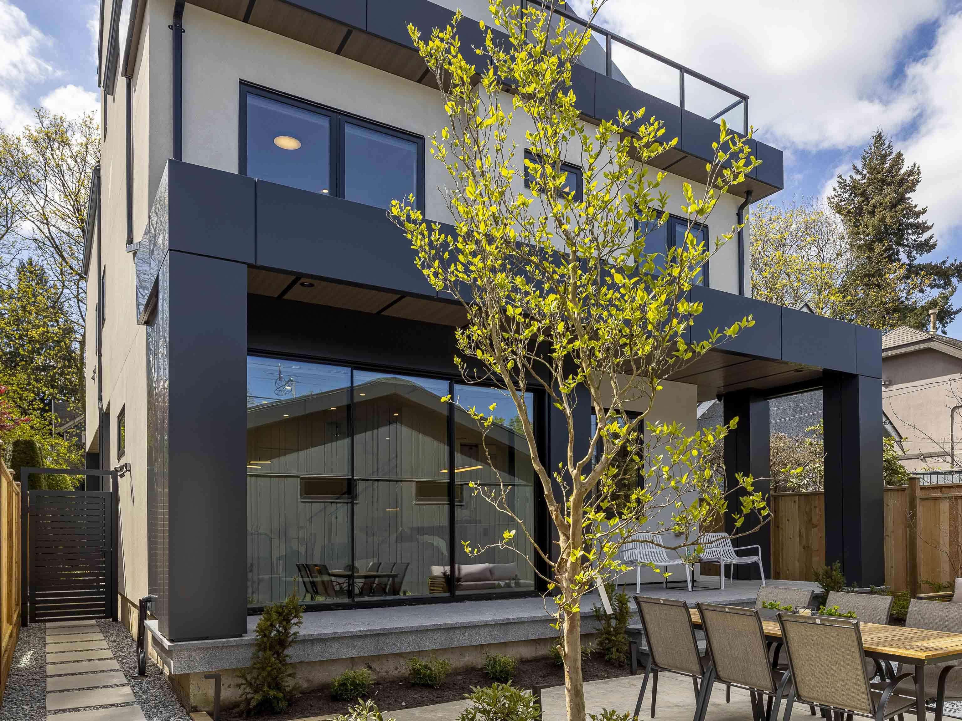 2 3255 13TH AVENUE, R3127477, BC,