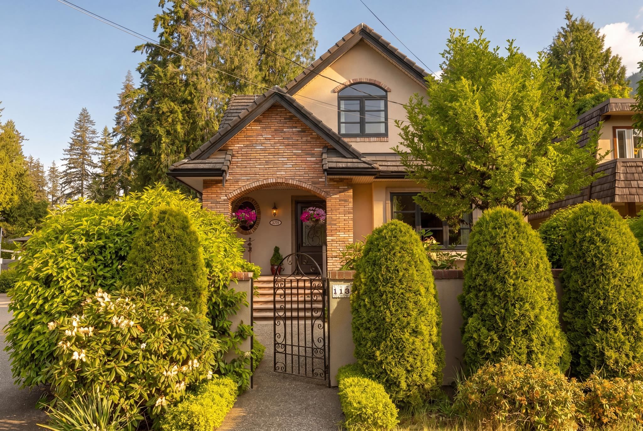 1134 MONTROYAL BOULEVARD, North Vancouver BC V7R 2H7, R3127494, BC,