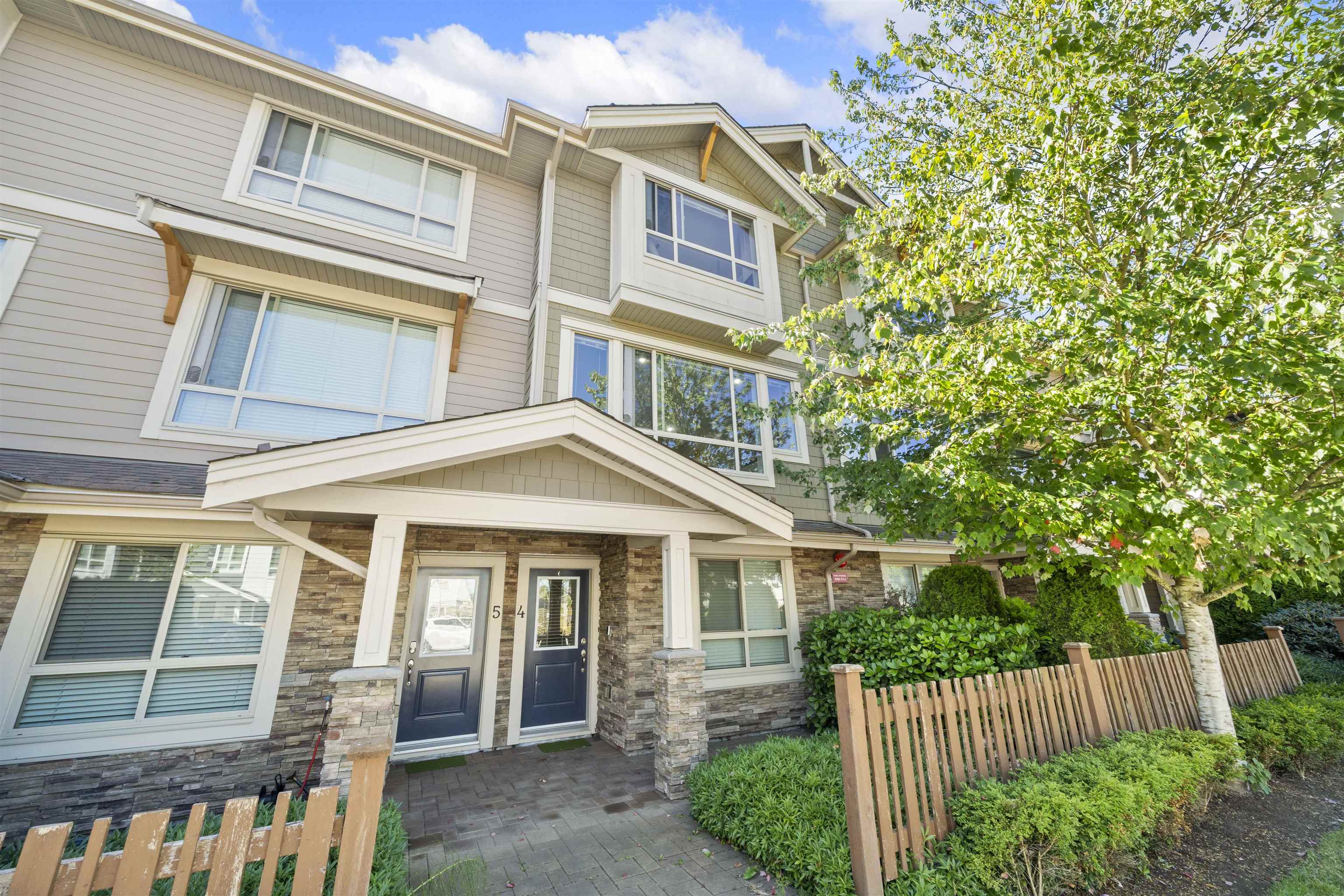 MLS® listing #R3127555 for sale located at 4 19752 55A AVENUE
