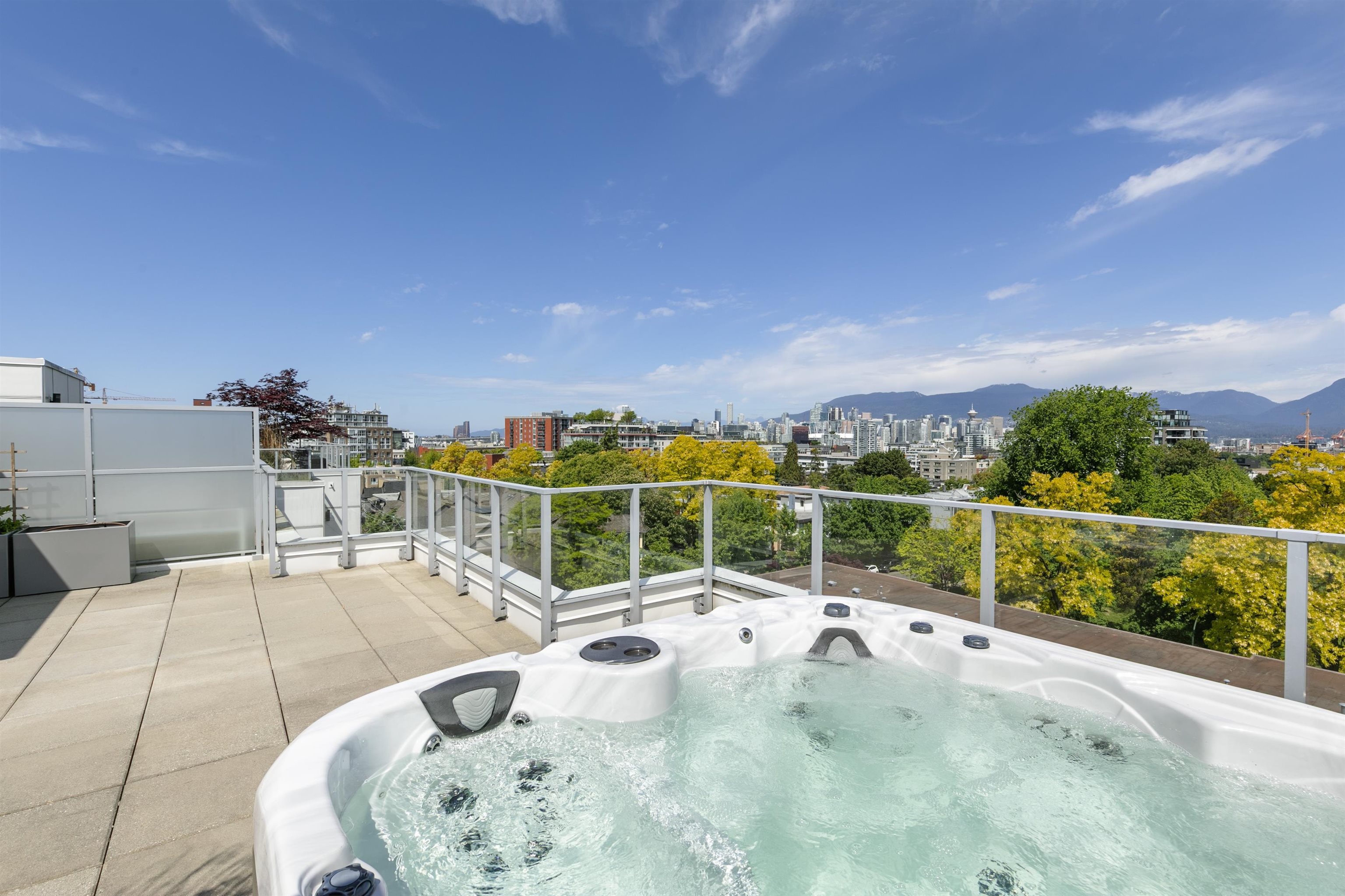 501 379 BROADWAY, R3128004, BC,