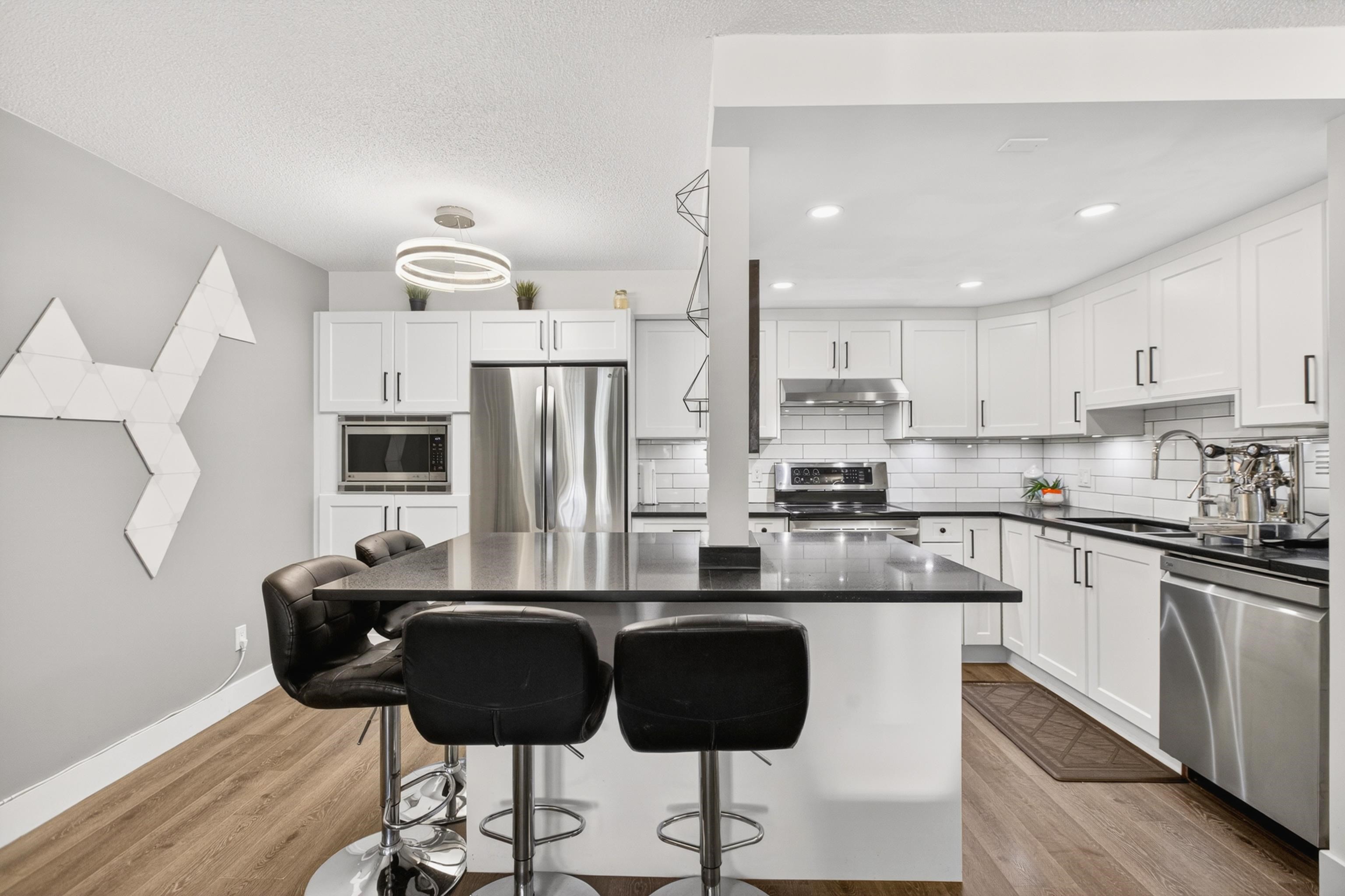 202 812 MILTON STREET, R3128066, BC,