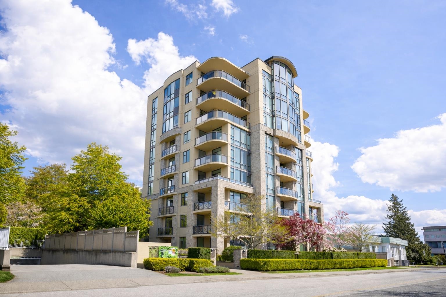 402 15445 VINE AVENUE, R3128071, BC,