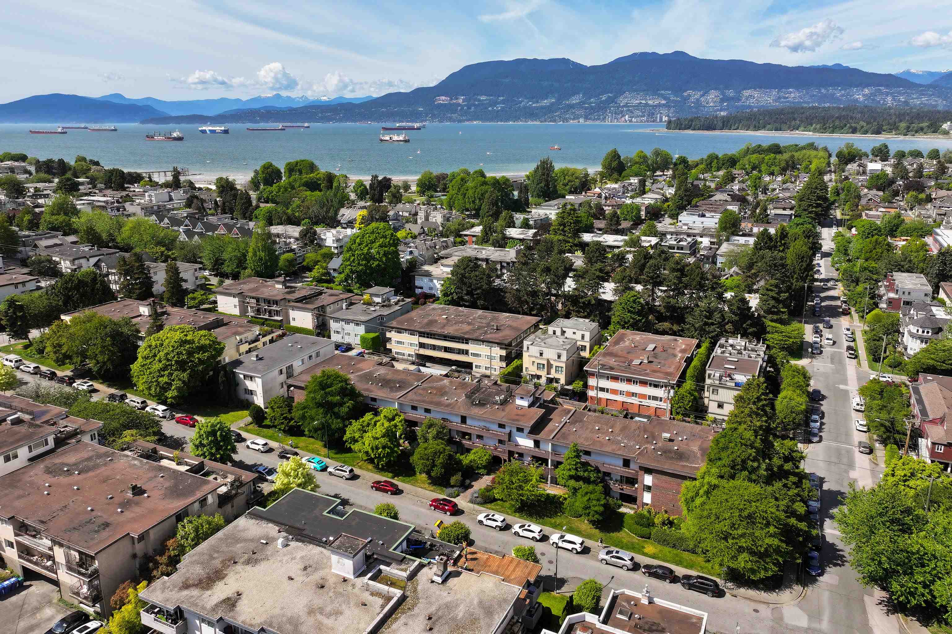 206 2025 2ND AVENUE, R3128345, BC,
