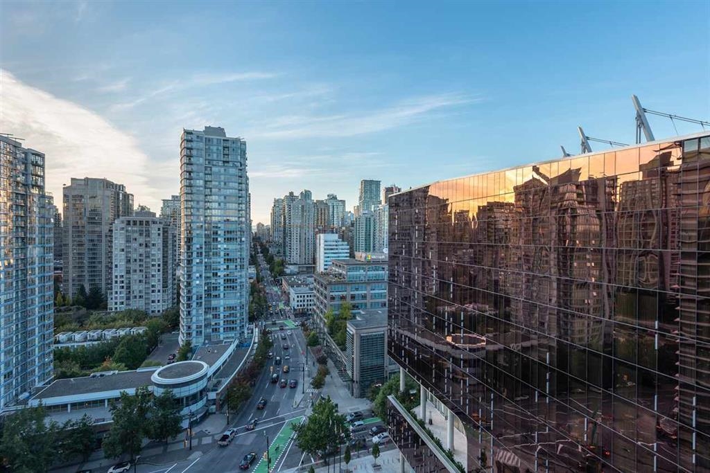 PH2015 68 SMITHE STREET, R3128508, BC,