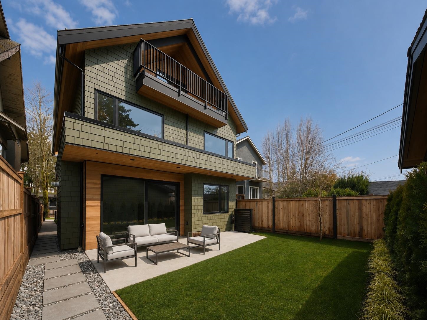 2 2755 11TH AVENUE, R3128921, BC,