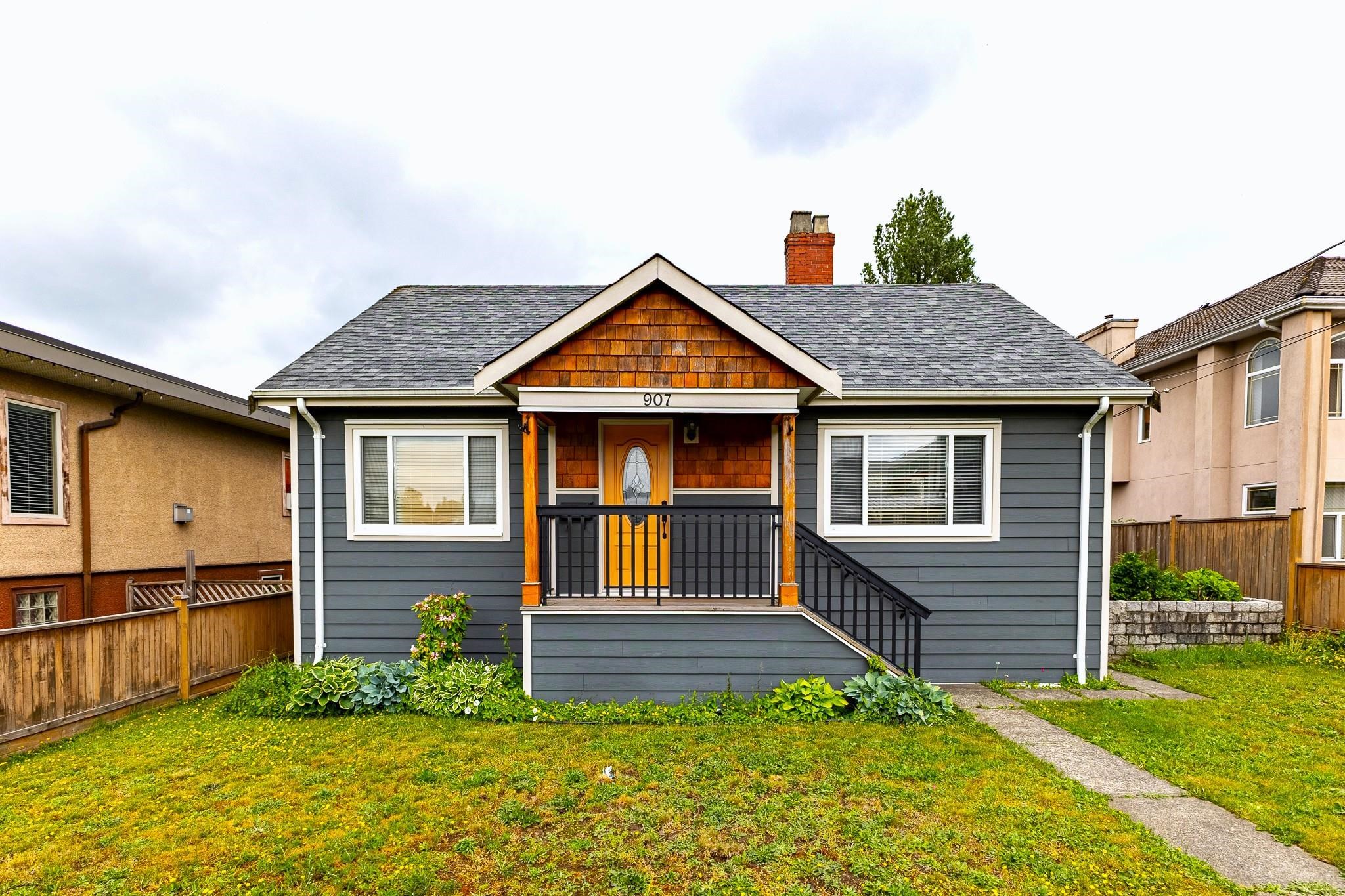 907 SIXTH STREET, New Westminster BC V3L 3C8, R3128993, BC,