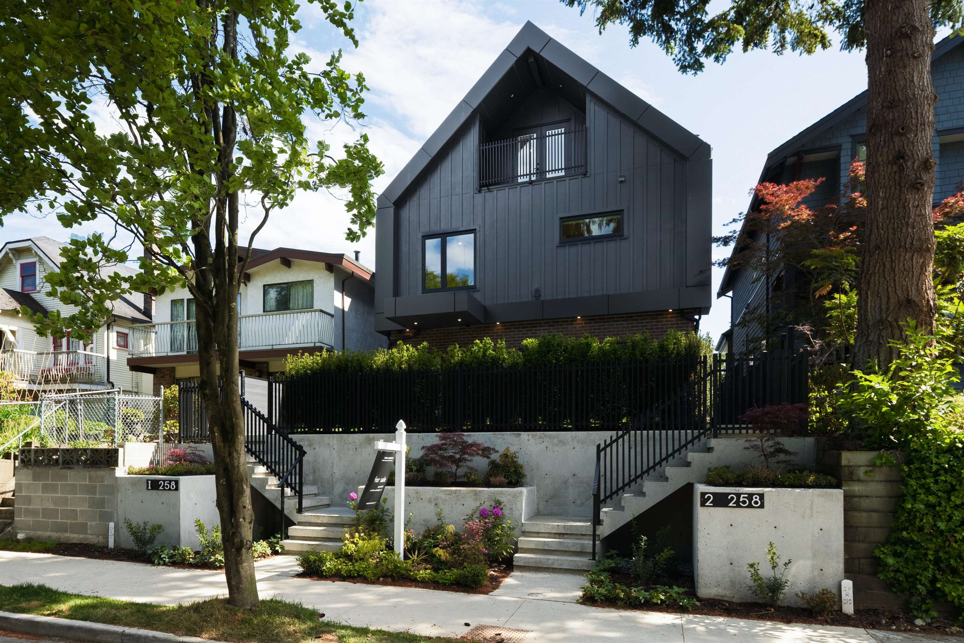 2 258 19 AVENUE, R3129016, BC,