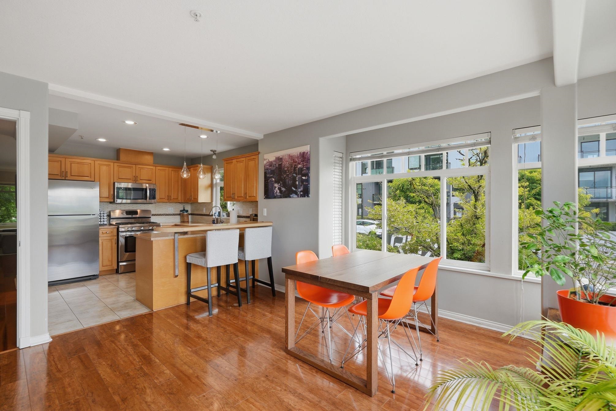 203 W 6TH STREET, North Vancouver BC V7M 1K7, R3129561, BC,