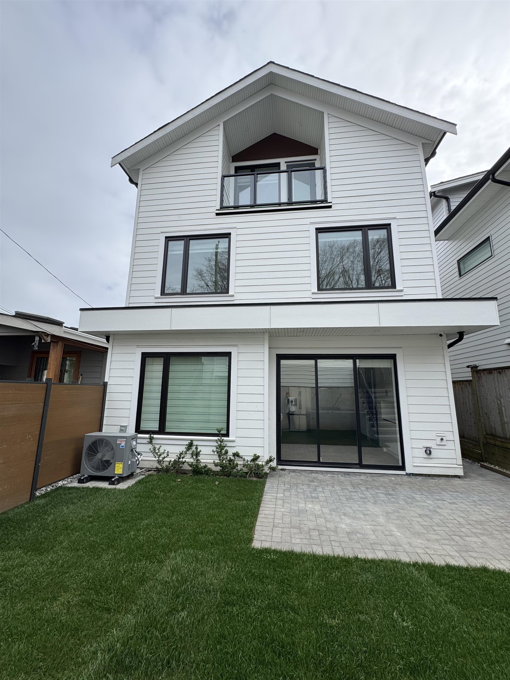 2 3547 GEORGIA STREET, R3129781, BC,
