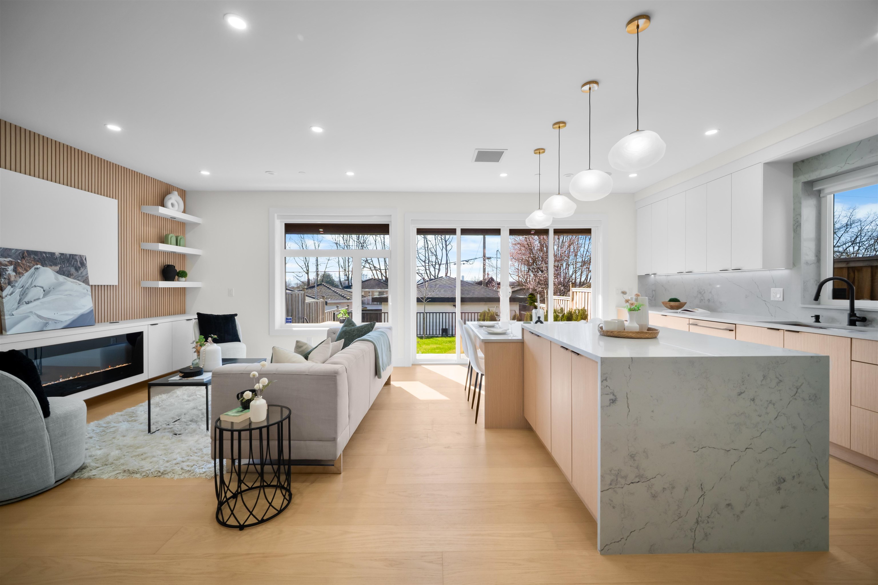 2 3576 PENDER STREET, R3129932, BC,