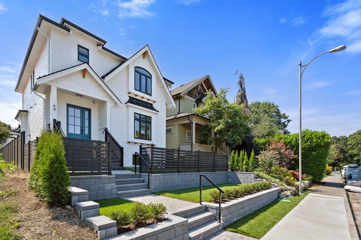 2 62 21ST AVENUE, R3130589, BC,