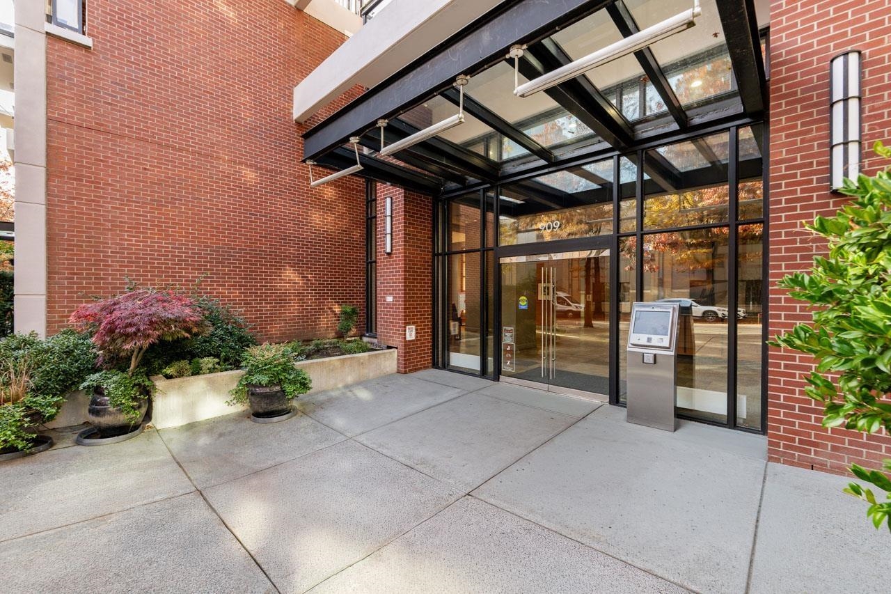 MLS® listing #R3130866 for sale located at 1405 909 MAINLAND STREET