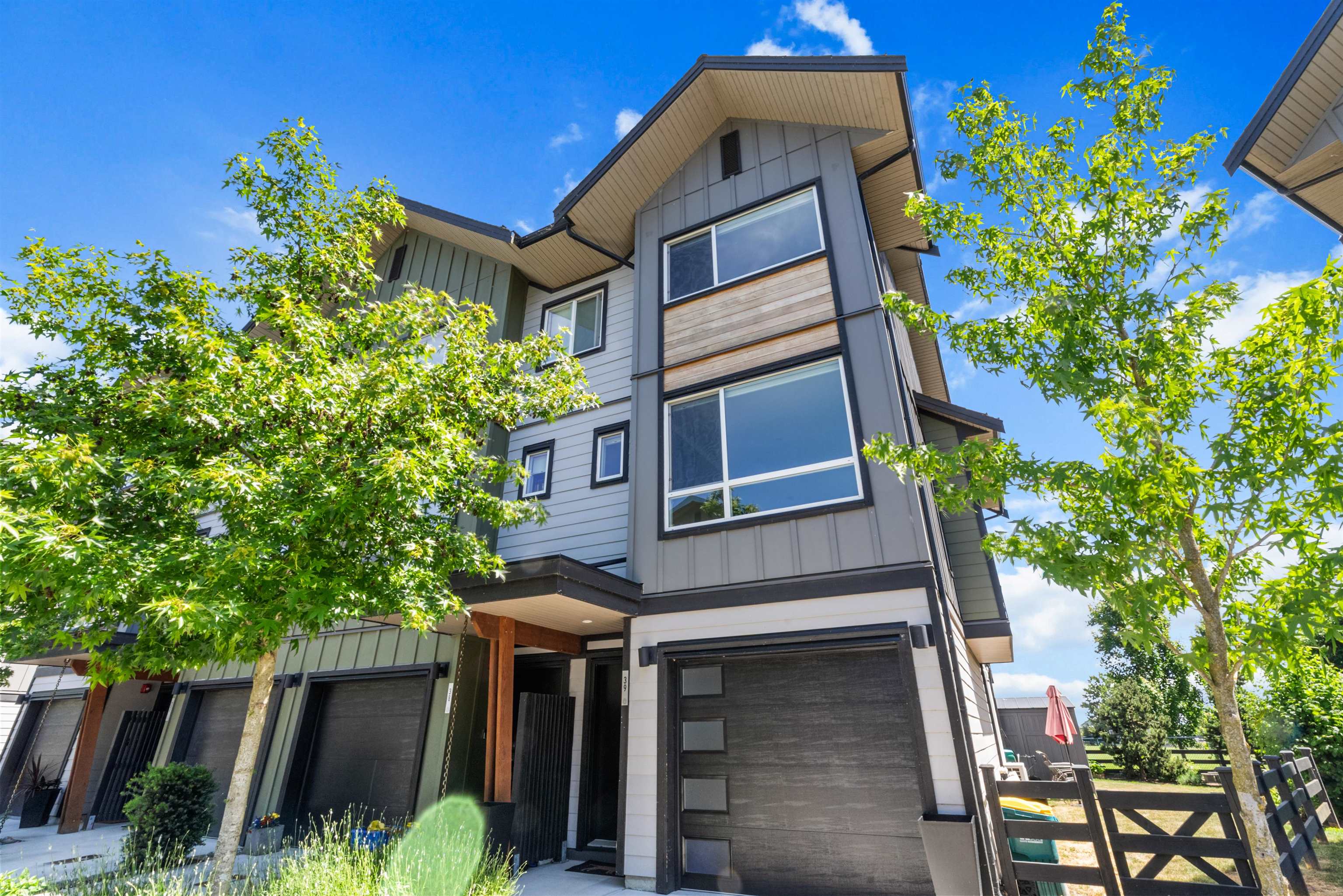 39 4292 WOLF WAY, R3131223, BC,