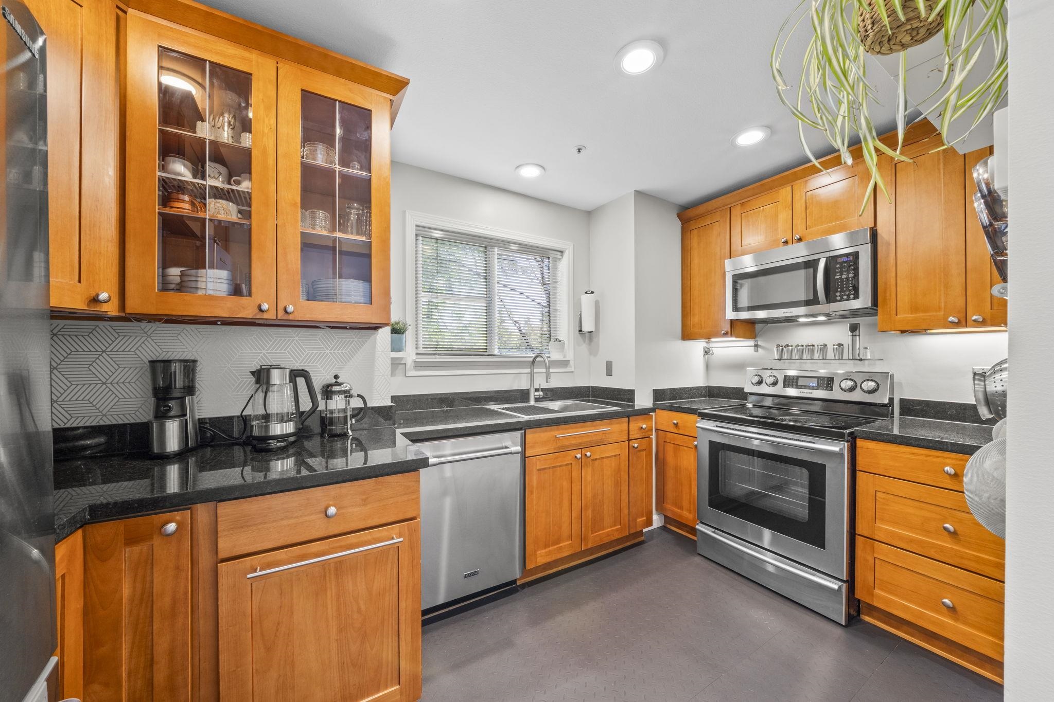 204 1883 10TH AVENUE, R3131256, BC,