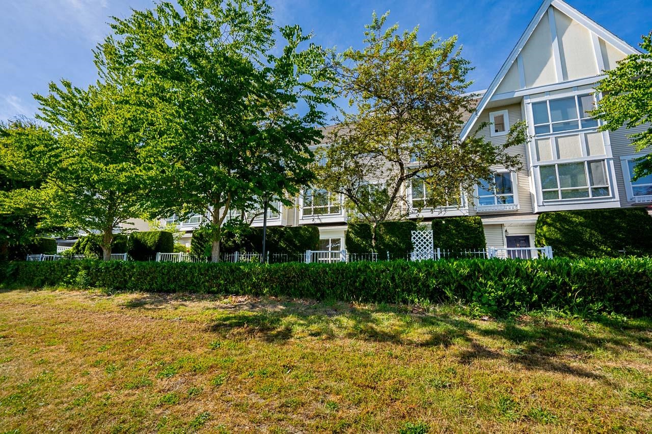 109 6588 SOUTHOAKS CRESCENT, R3131302, BC,