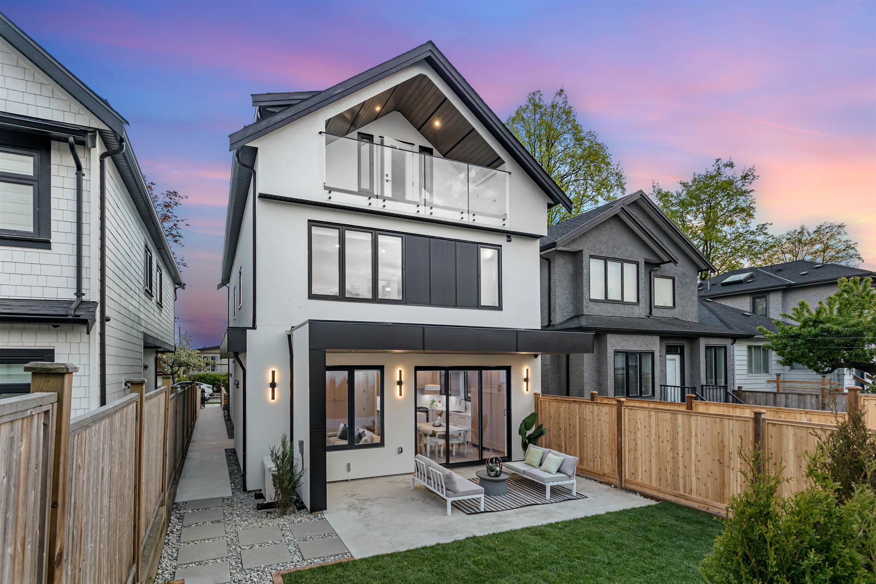 2 165 45TH AVENUE, R3131415, BC,