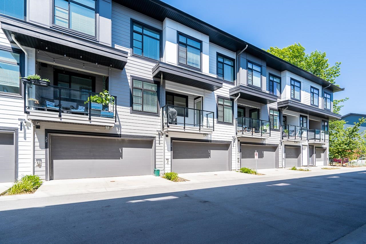 34 7127 193A STREET, R3131742, BC,